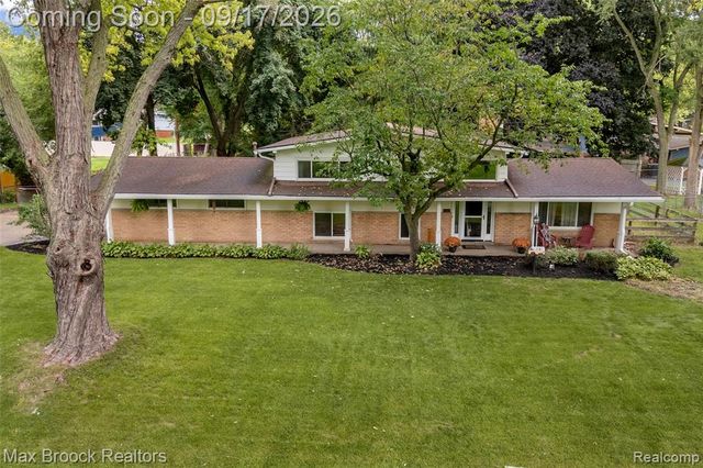 1752 Middle Trail Road, Commerce Twp, MI 48390