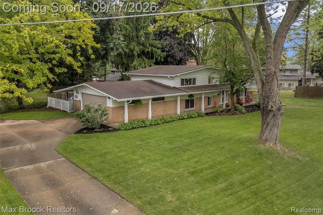 1752 Middle Trail Road, Commerce Twp, MI 48390