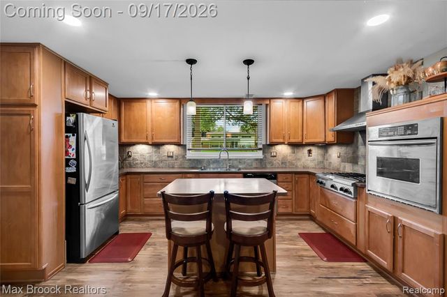 1752 Middle Trail Road, Commerce Twp, MI 48390