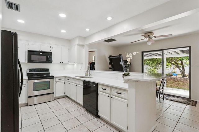 251 AVENUE E, Chuluota, FL 32766