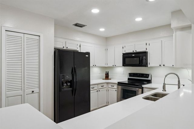 251 AVENUE E, Chuluota, FL 32766