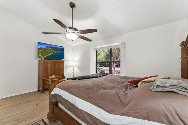 251 AVENUE E, Chuluota, FL 32766