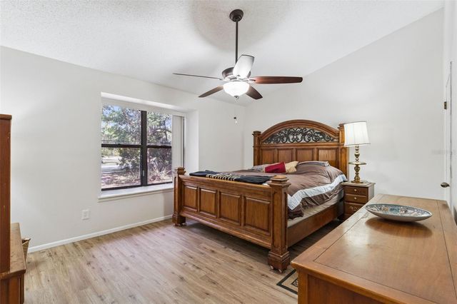 251 AVENUE E, Chuluota, FL 32766