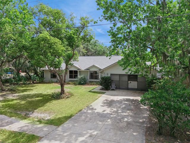 251 AVENUE E, Chuluota, FL 32766