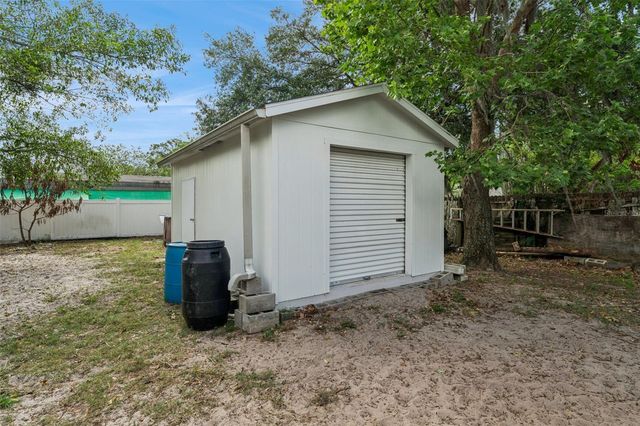 251 AVENUE E, Chuluota, FL 32766