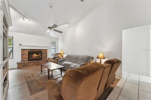251 AVENUE E, Chuluota, FL 32766