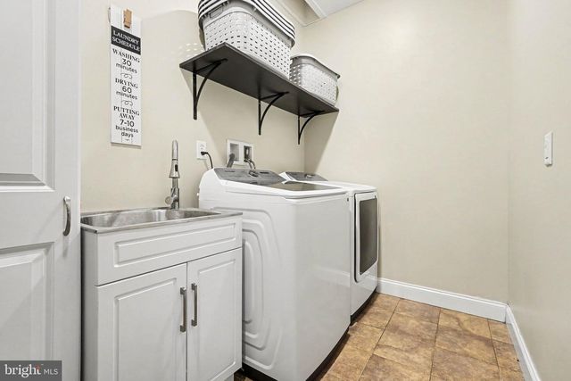 304 E MAIN ST, Annville, PA 17003