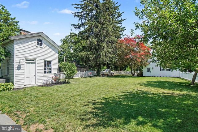 304 E MAIN ST, Annville, PA 17003