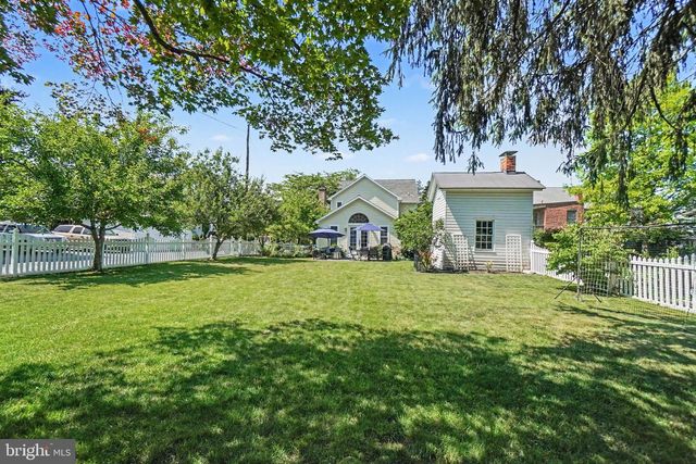 304 E MAIN ST, Annville, PA 17003