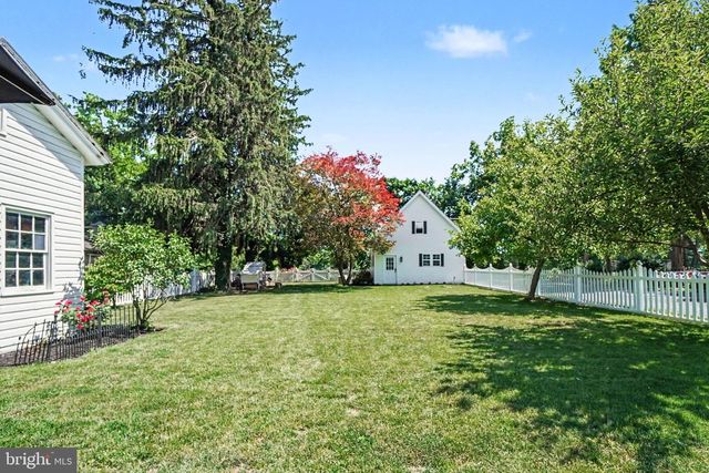 304 E MAIN ST, Annville, PA 17003