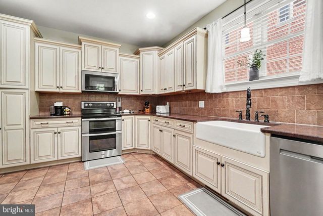 304 E MAIN ST, Annville, PA 17003
