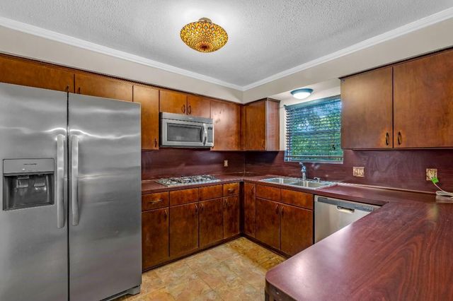 1728 Dolphin Drive, Seabrook, TX 77586