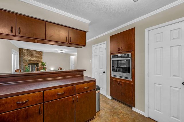 1728 Dolphin Drive, Seabrook, TX 77586