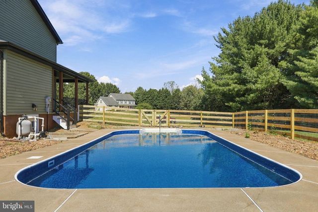 64 PHEASANT HILL RD, Summit Point, WV 25446