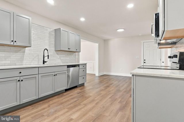 64 PHEASANT HILL RD, Summit Point, WV 25446