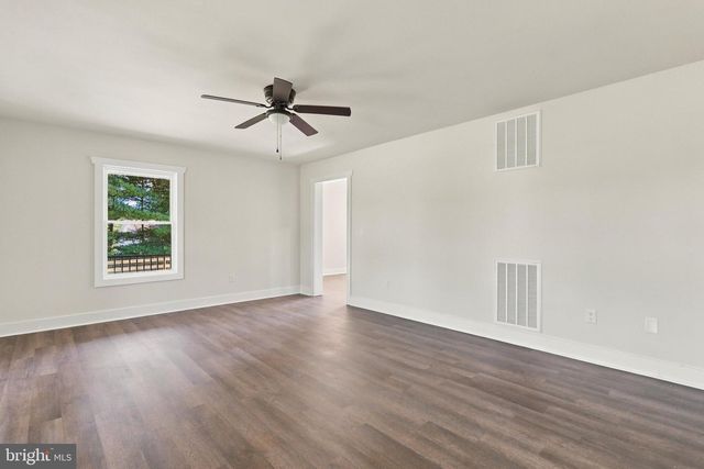 64 PHEASANT HILL RD, Summit Point, WV 25446