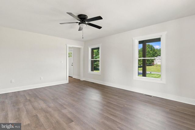 64 PHEASANT HILL RD, Summit Point, WV 25446
