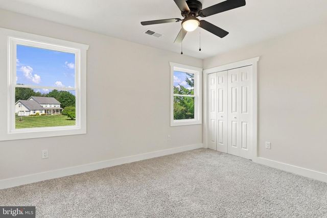 64 PHEASANT HILL RD, Summit Point, WV 25446