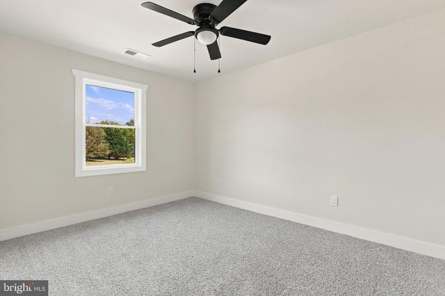 64 PHEASANT HILL RD, Summit Point, WV 25446