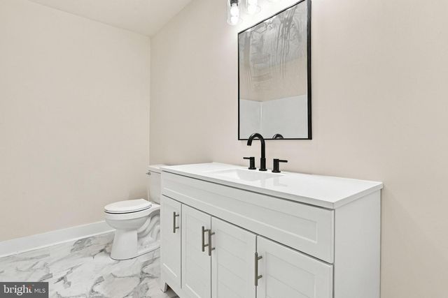 64 PHEASANT HILL RD, Summit Point, WV 25446