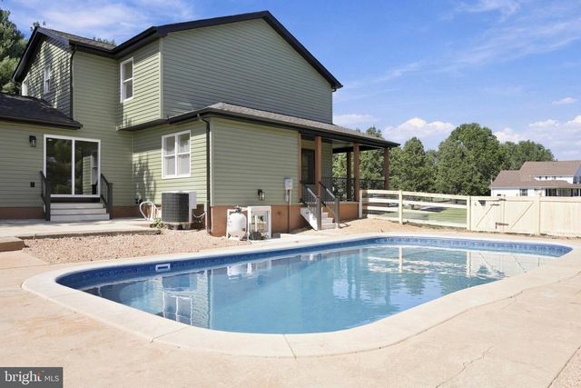 64 PHEASANT HILL RD, Summit Point, WV 25446