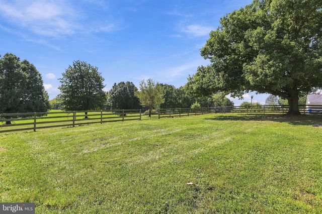 64 PHEASANT HILL RD, Summit Point, WV 25446