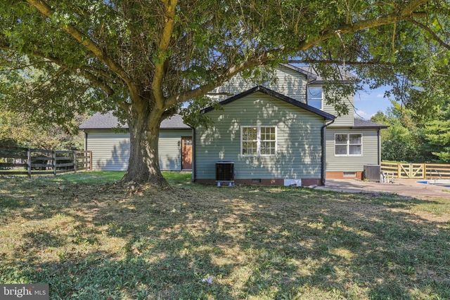 64 PHEASANT HILL RD, Summit Point, WV 25446
