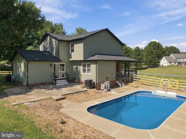 64 PHEASANT HILL RD, Summit Point, WV 25446