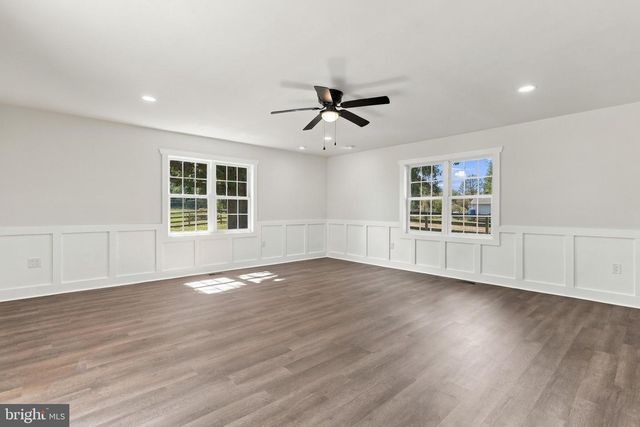 64 PHEASANT HILL RD, Summit Point, WV 25446