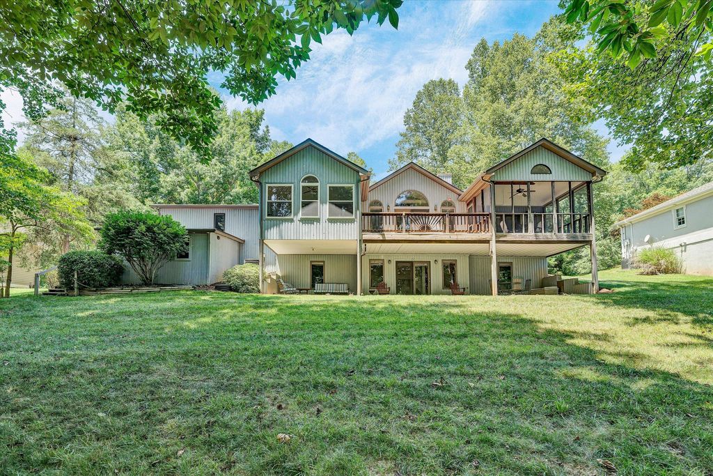 274 Woodbrook RD, Moneta, VA 24121
