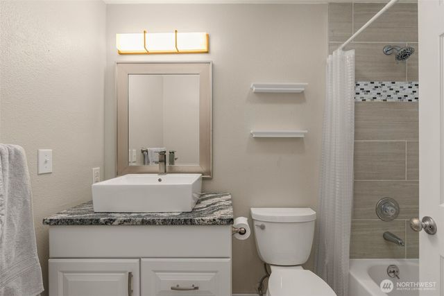 21937 7th Avenue S #213, Des Moines, WA 98198