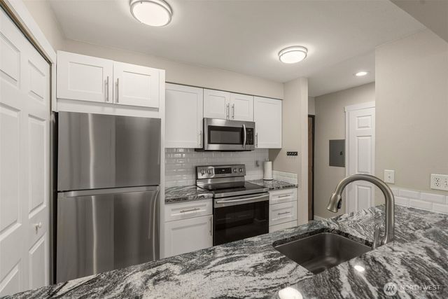 21937 7th Avenue S #213, Des Moines, WA 98198