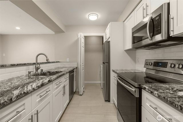 21937 7th Avenue S #213, Des Moines, WA 98198