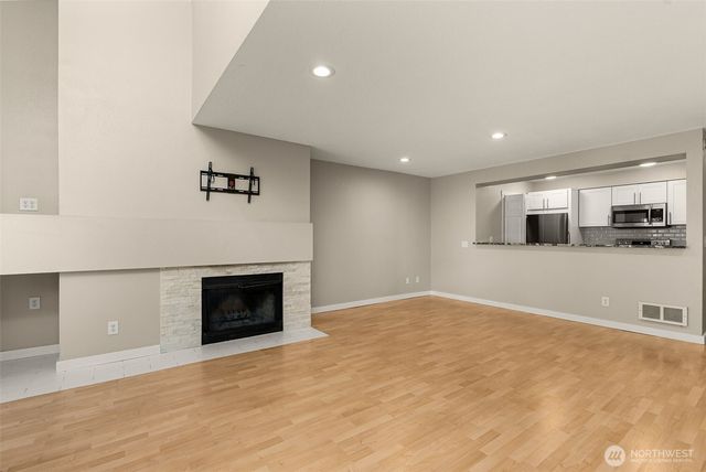 21937 7th Avenue S #213, Des Moines, WA 98198