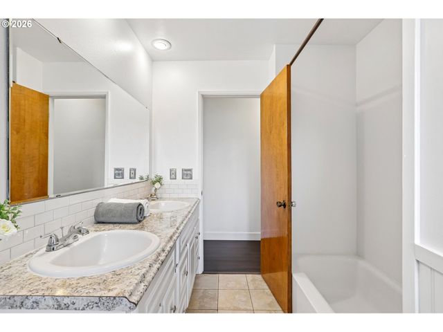 7017 Ne 2ND Ave, Vancouver, WA 98665