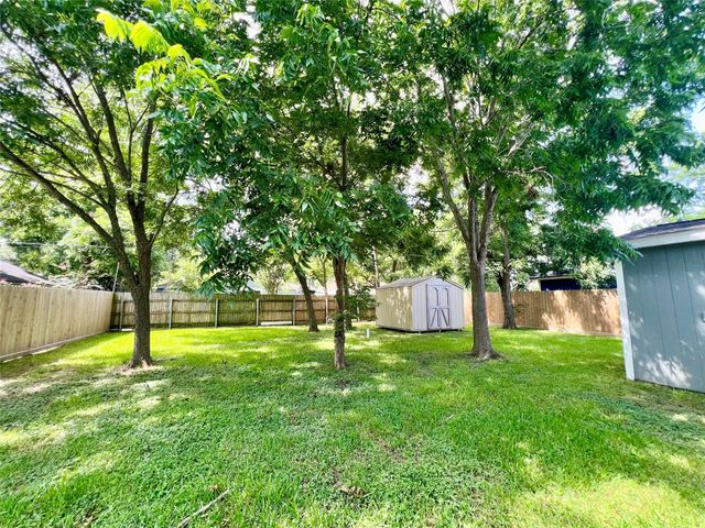 1217 18th Avenue N, Texas City, TX 77590