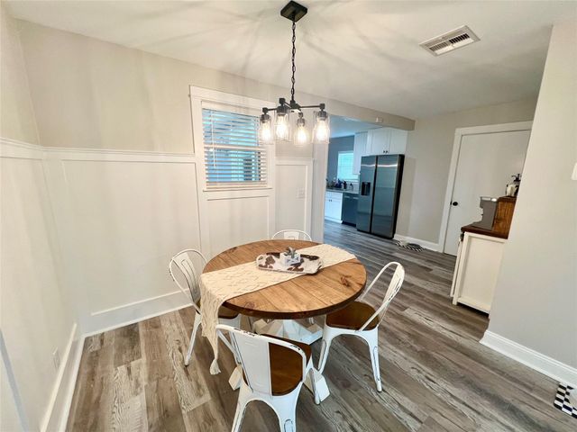 1217 18th Avenue N, Texas City, TX 77590