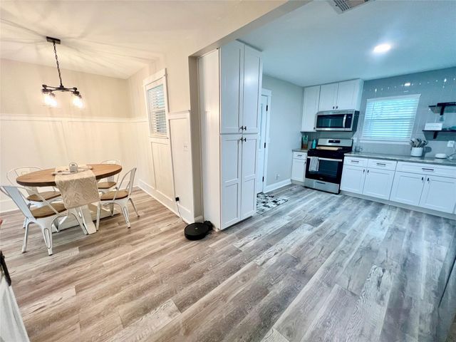 1217 18th Avenue N, Texas City, TX 77590