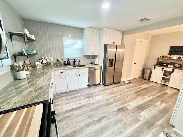 1217 18th Avenue N, Texas City, TX 77590