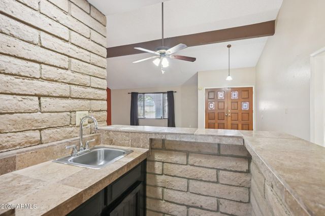 2201 W UTOPIA Road, Phoenix, AZ 85027