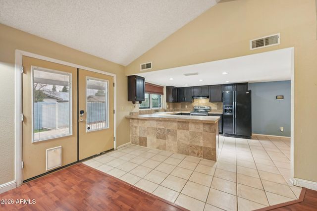 2201 W UTOPIA Road, Phoenix, AZ 85027