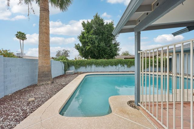 2201 W UTOPIA Road, Phoenix, AZ 85027