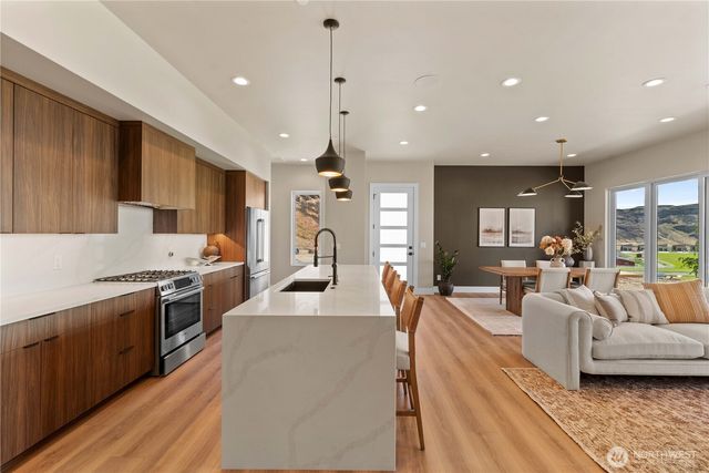 9604 Ridgeview Drive NW, Quincy, WA 98848