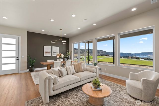 9604 Ridgeview Drive NW, Quincy, WA 98848