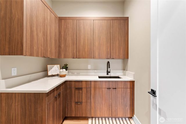 9604 Ridgeview Drive NW, Quincy, WA 98848