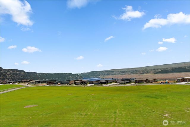 9604 Ridgeview Drive NW, Quincy, WA 98848