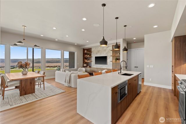 9604 Ridgeview Drive NW, Quincy, WA 98848