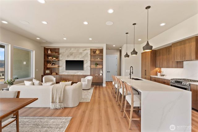 9604 Ridgeview Drive NW, Quincy, WA 98848