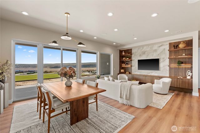 9604 Ridgeview Drive NW, Quincy, WA 98848