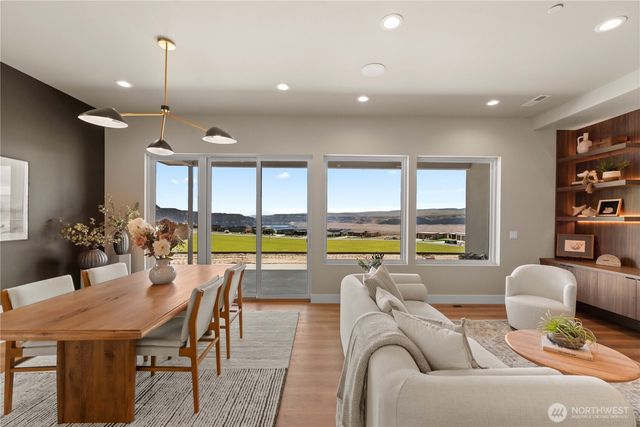 9604 Ridgeview Drive NW, Quincy, WA 98848